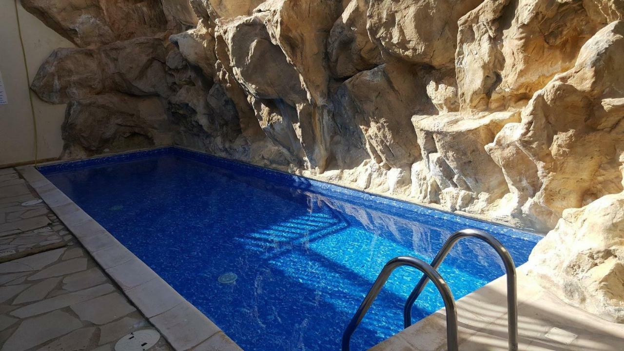 2 Bedroom Poolside Apartment E9 ペイヤ エクステリア 写真