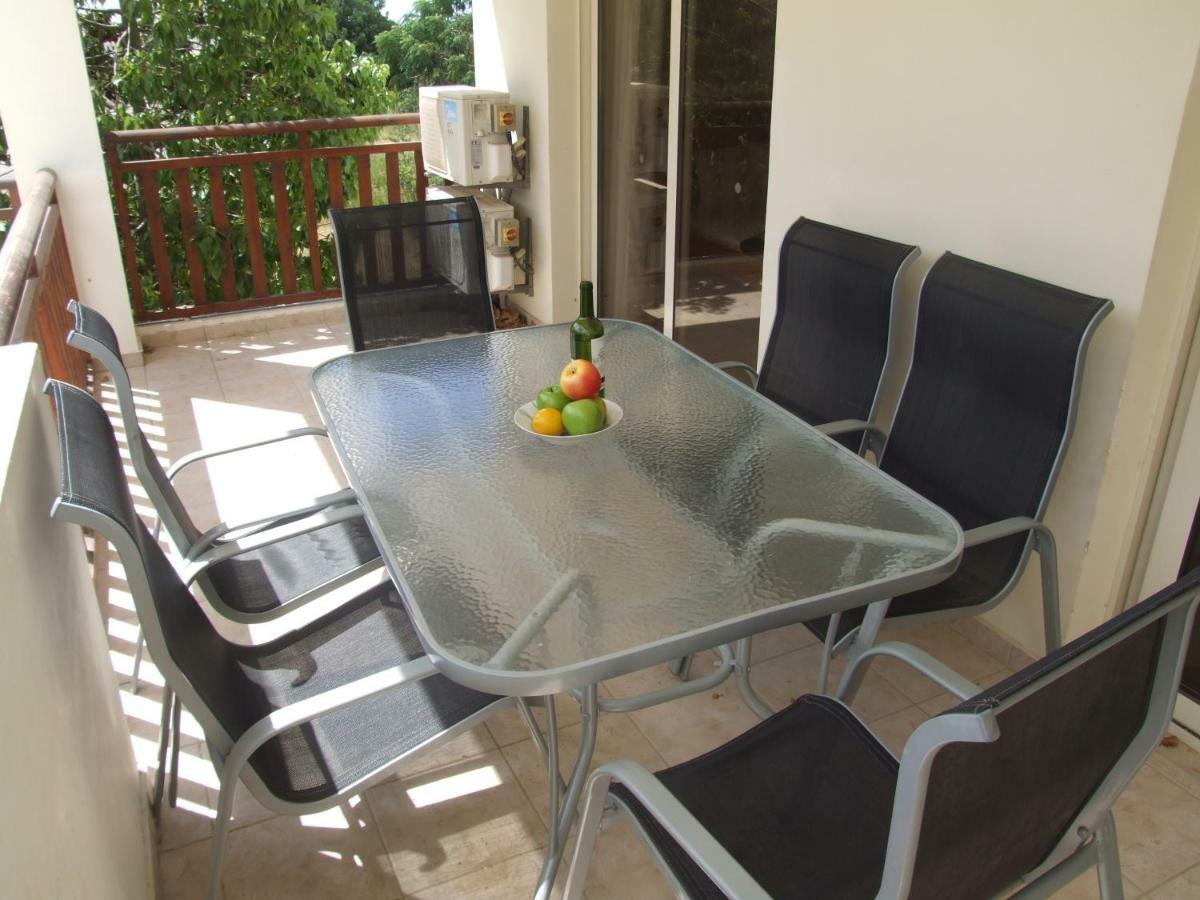 2 Bedroom Poolside Apartment E9 ペイヤ エクステリア 写真