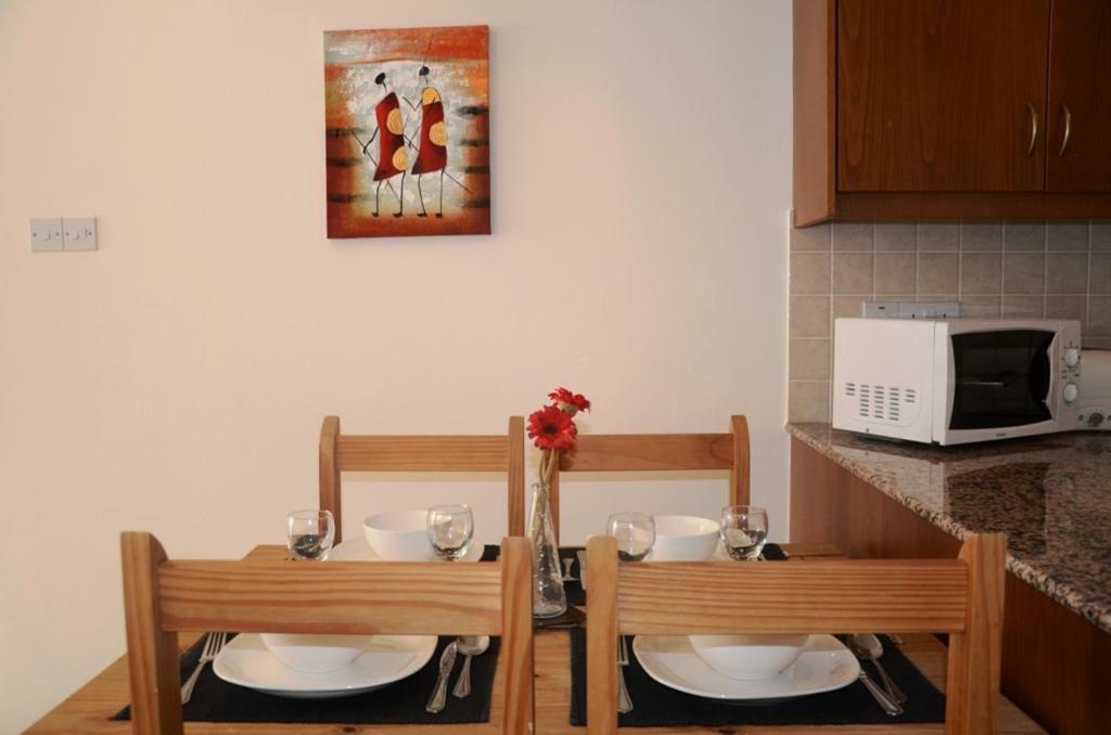 2 Bedroom Poolside Apartment E9 ペイヤ エクステリア 写真