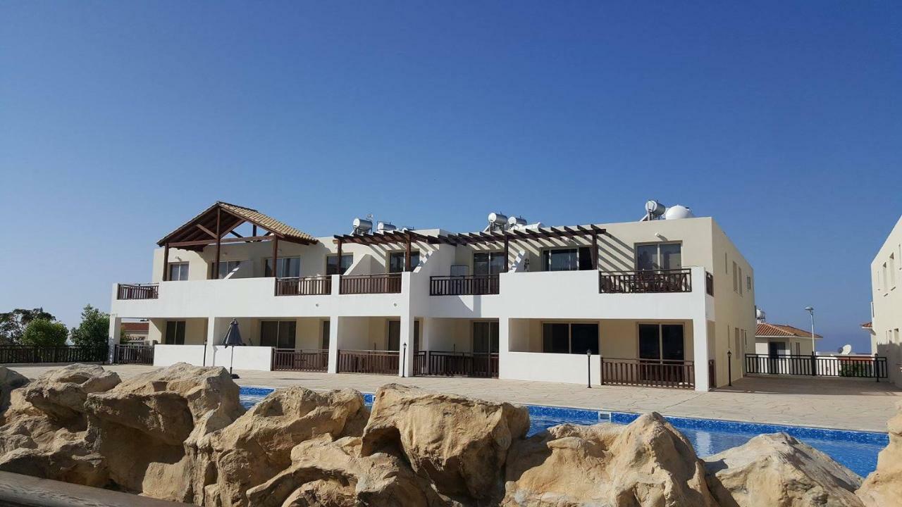 2 Bedroom Poolside Apartment E9 ペイヤ エクステリア 写真