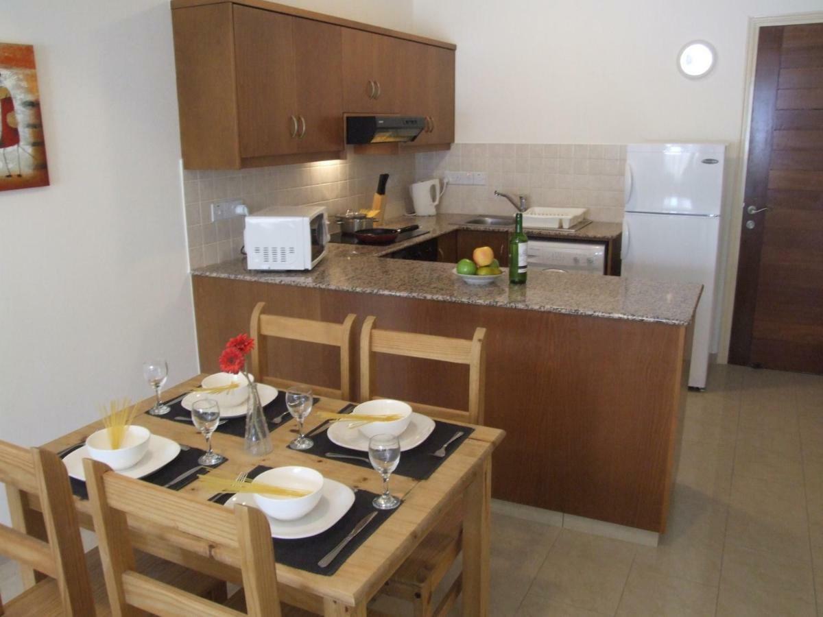 2 Bedroom Poolside Apartment E9 ペイヤ エクステリア 写真