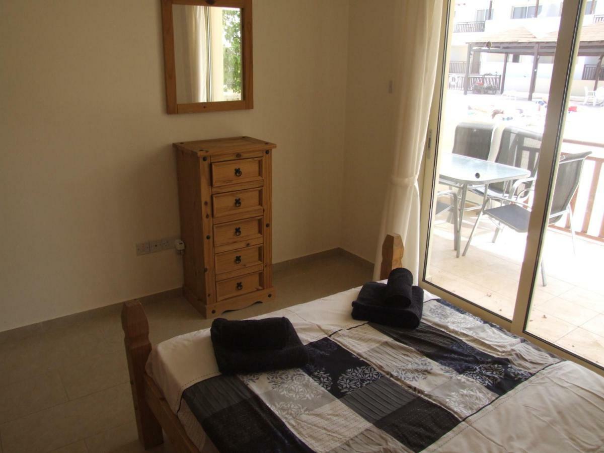 2 Bedroom Poolside Apartment E9 ペイヤ エクステリア 写真