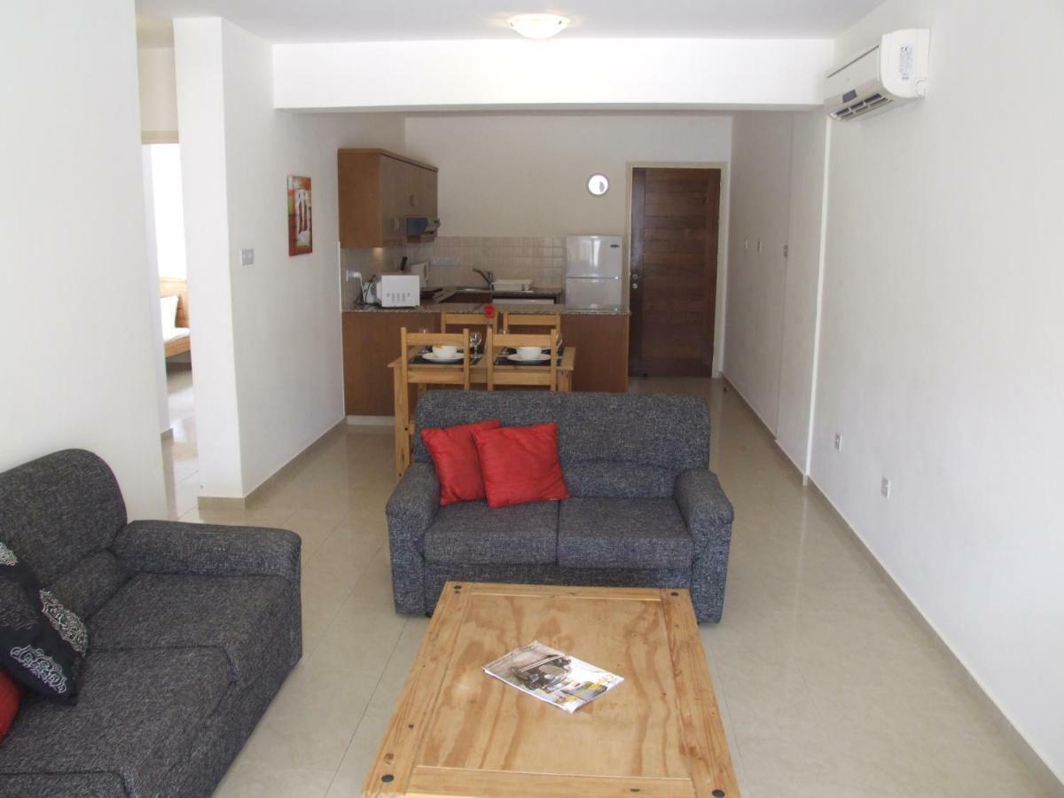 2 Bedroom Poolside Apartment E9 ペイヤ エクステリア 写真