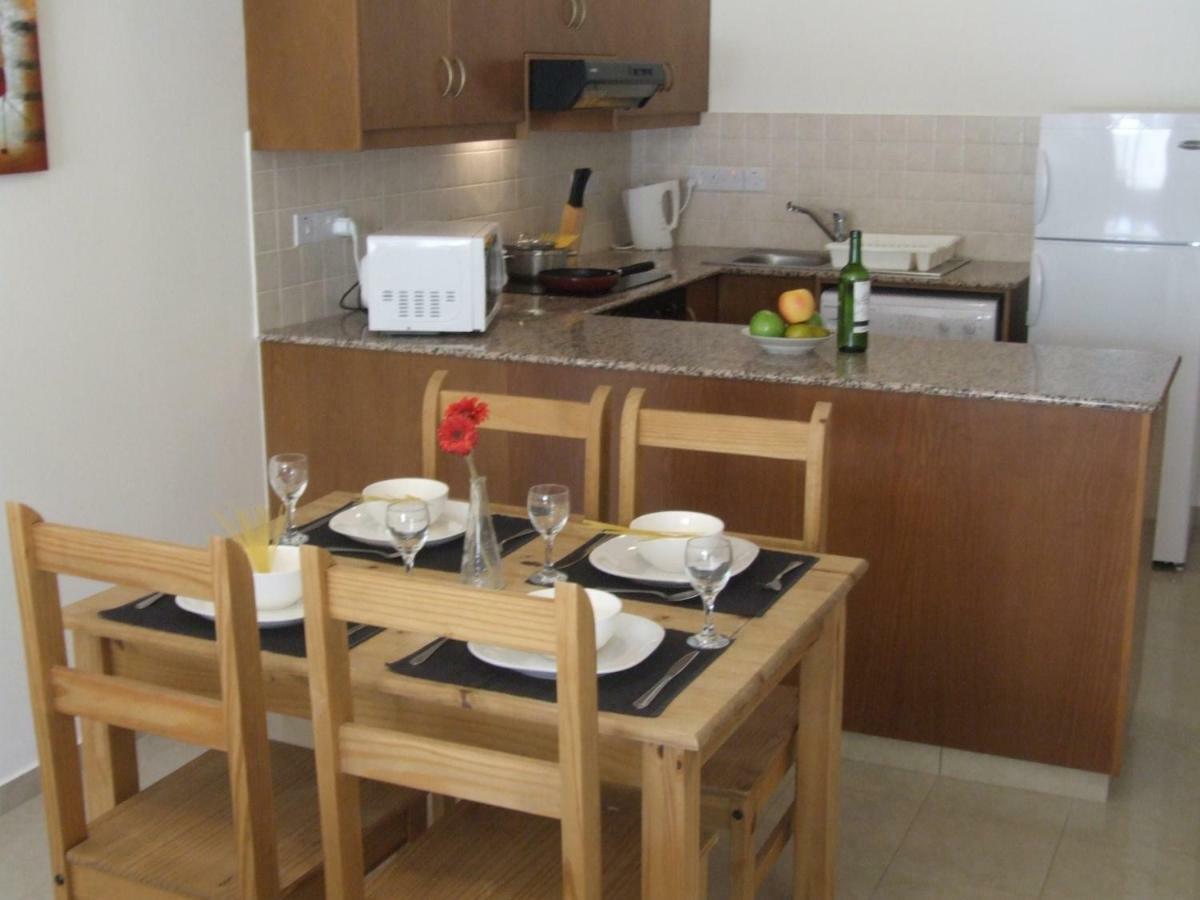 2 Bedroom Poolside Apartment E9 ペイヤ エクステリア 写真